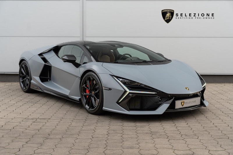 Lamborghini Revuelto