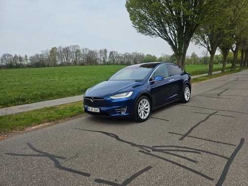 Tesla Model X 2020