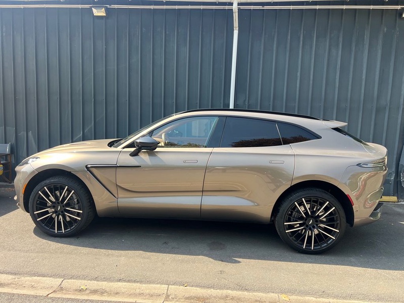 Aston Martin DBX