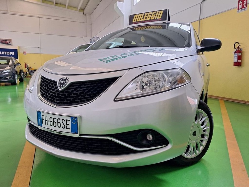 Lancia Ypsilon