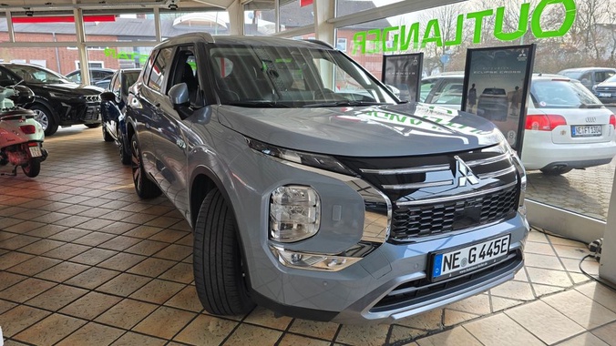 Mitsubishi Outlander 2025