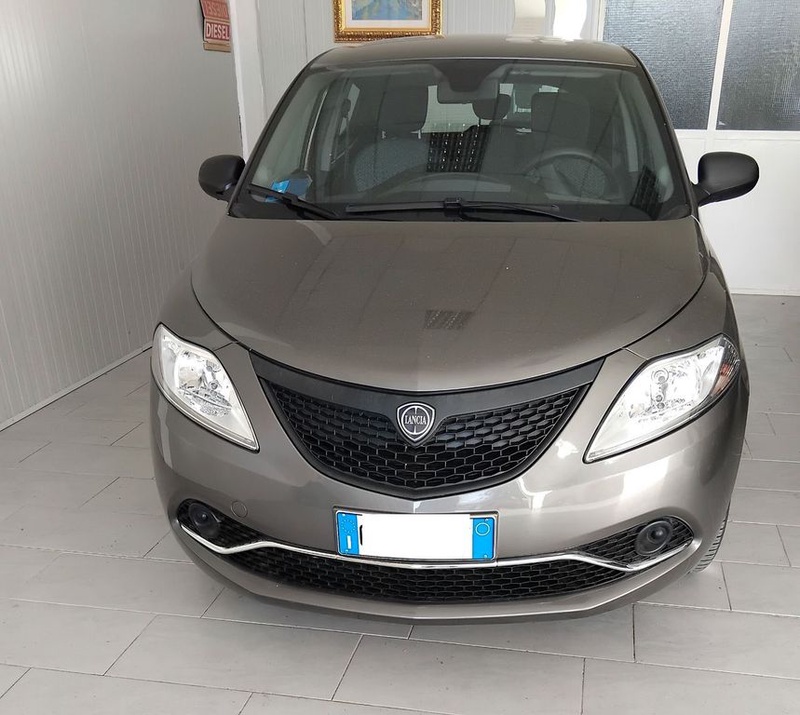 Lancia Ypsilon