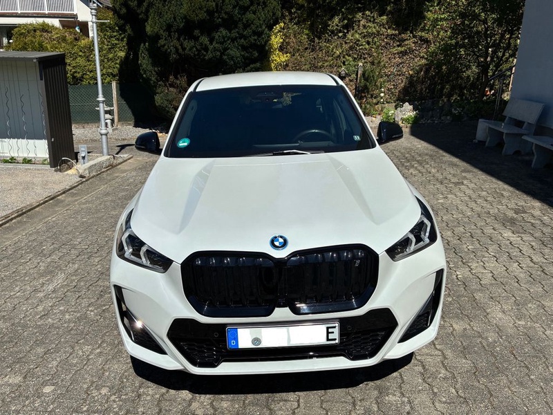 BMW iX1