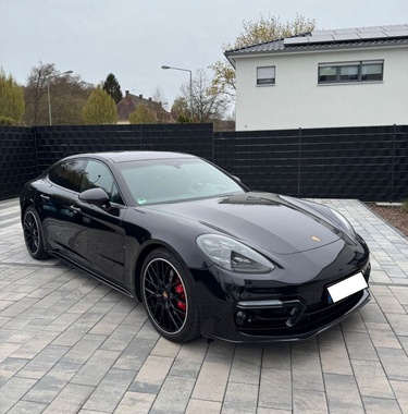 Porsche Panamera 2021