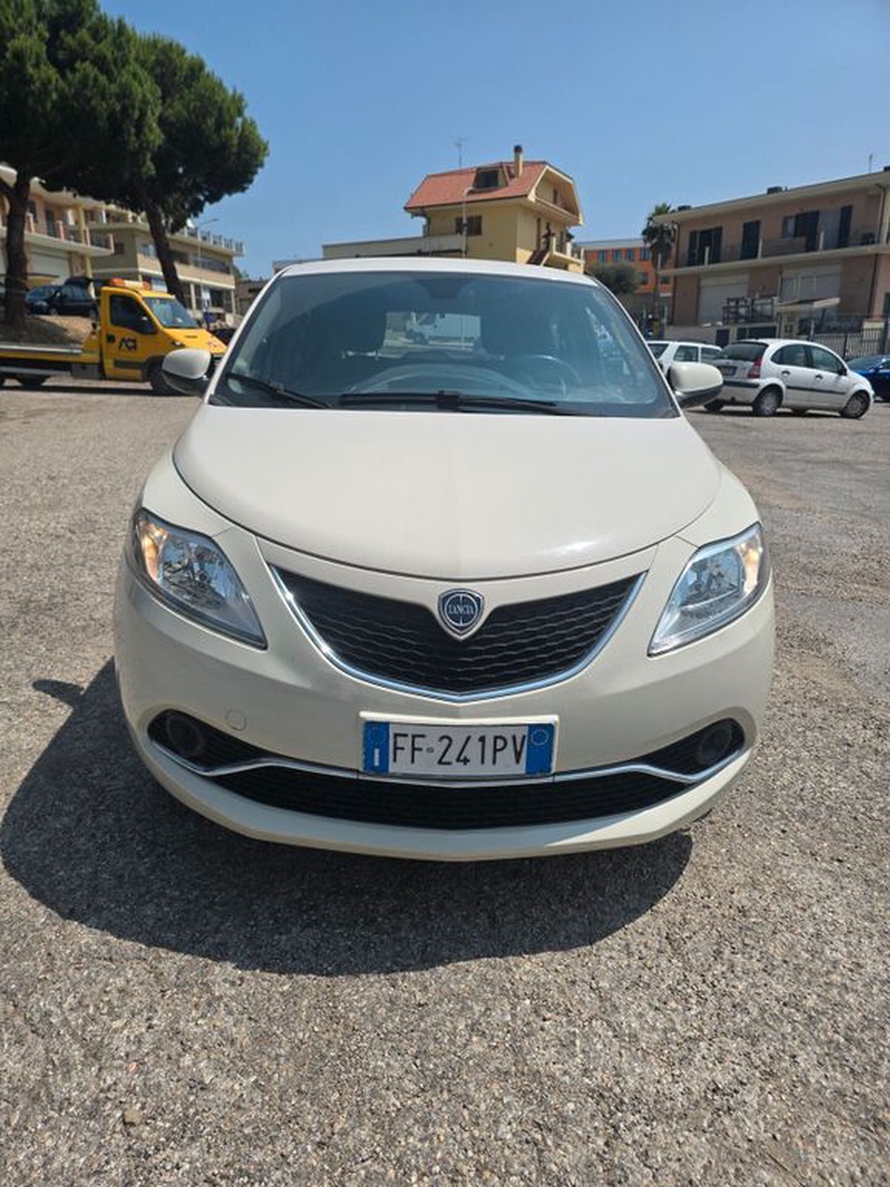 Lancia Ypsilon
