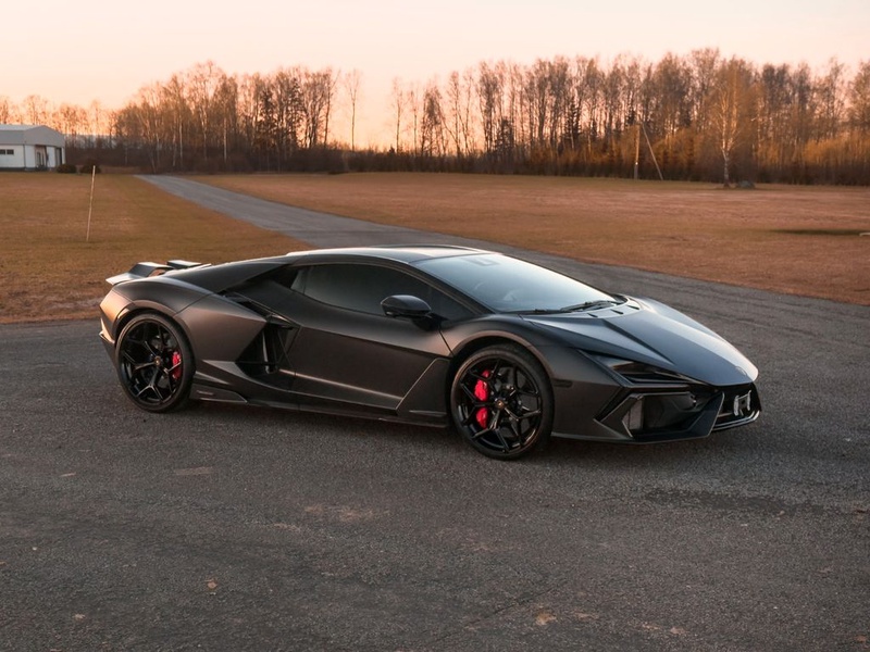 Lamborghini Revuelto