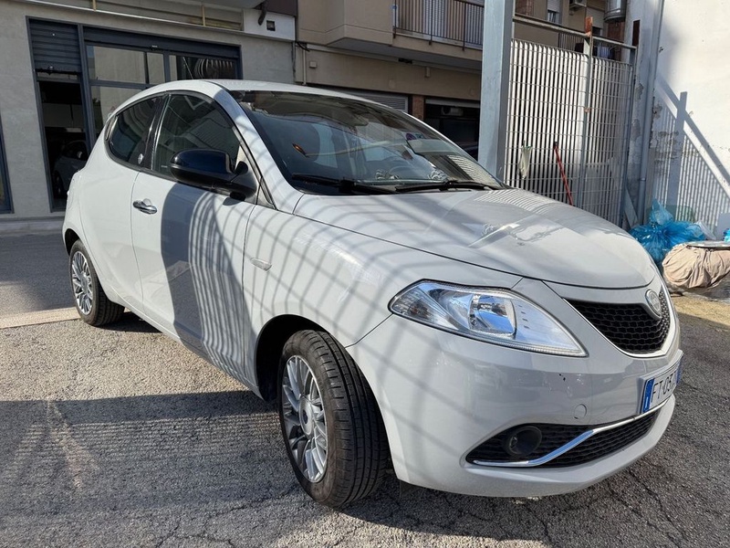 Lancia Ypsilon