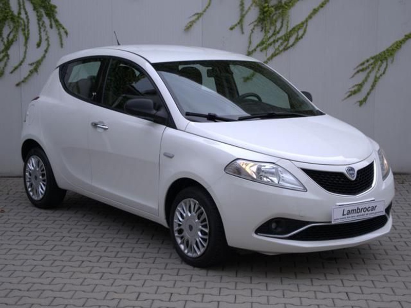 Lancia Ypsilon