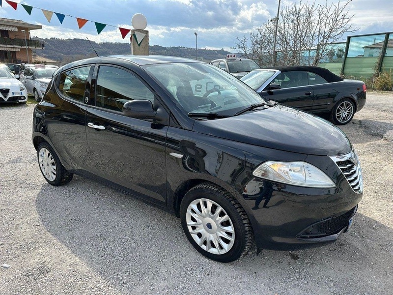 Lancia Ypsilon