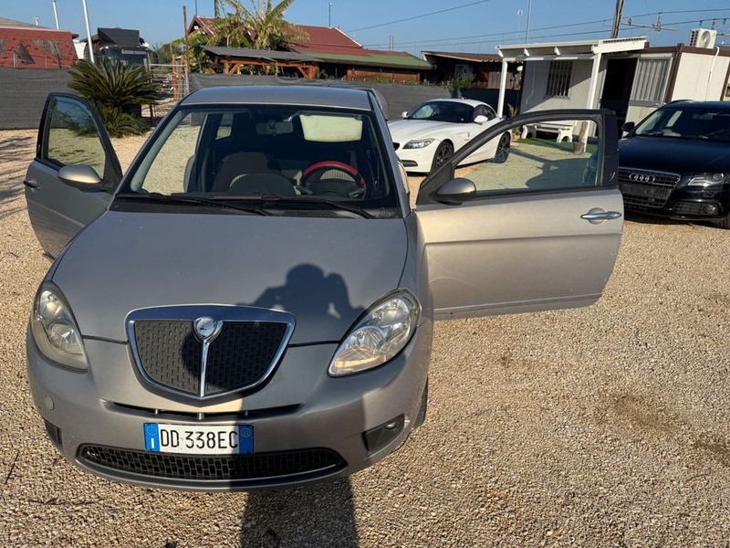 Lancia Ypsilon