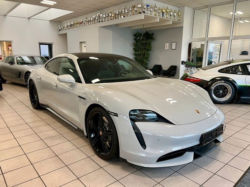Porsche Taycan 2021