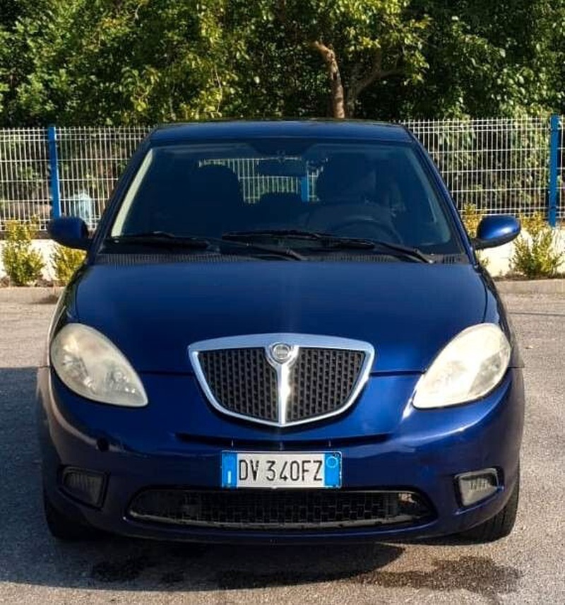 Lancia Ypsilon