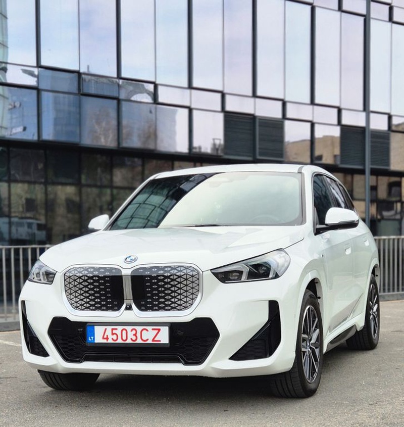 BMW iX1
