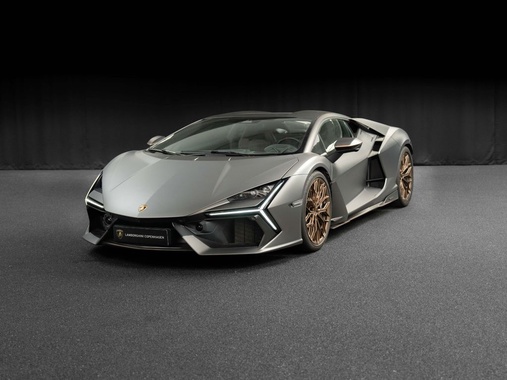 Lamborghini Revuelto 2025