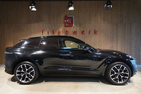 Aston Martin DBX 2022