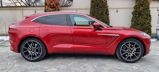 Aston Martin DBX 2021