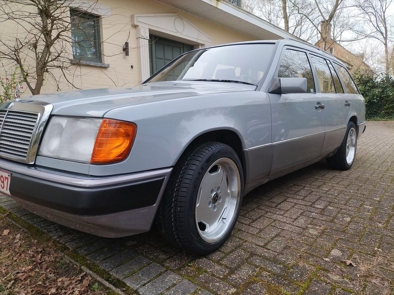 Mercedes-Benz 230