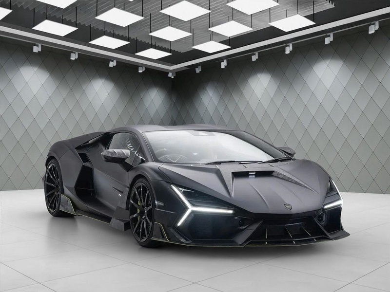 Lamborghini Revuelto