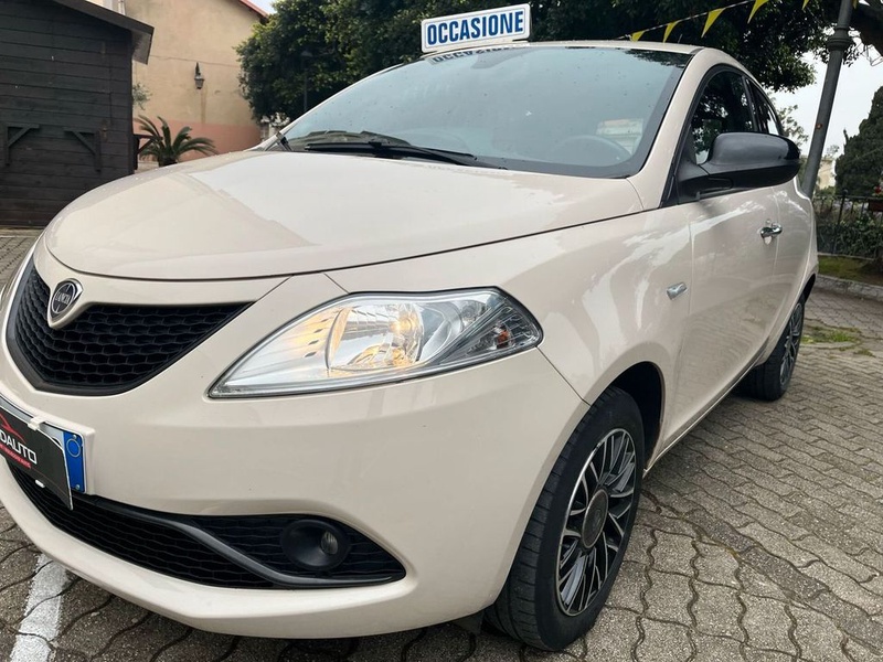 Lancia Ypsilon