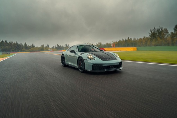 Porsche 992 2025