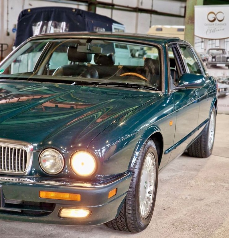 Jaguar XJ