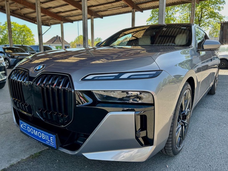 BMW i7
