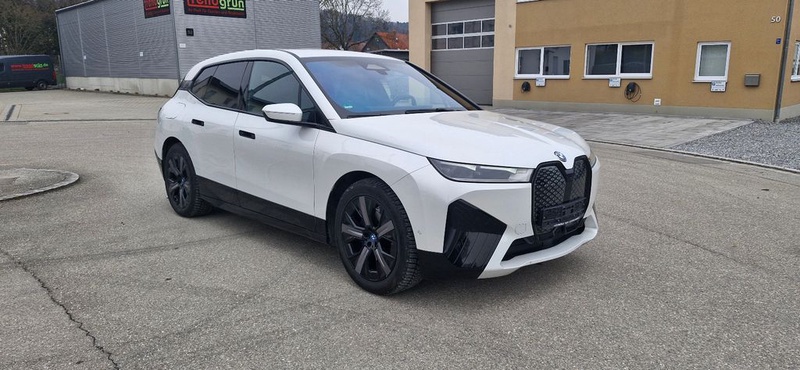 BMW iX