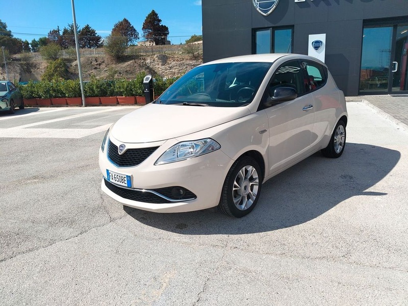 Lancia Ypsilon
