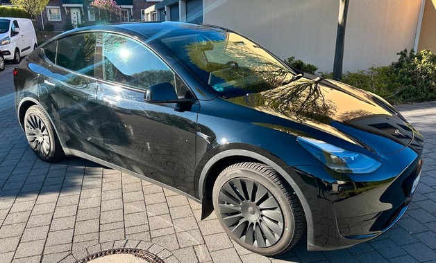 Tesla Model Y 2023