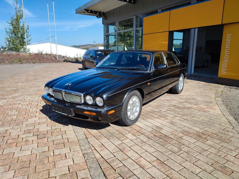 Jaguar XJ