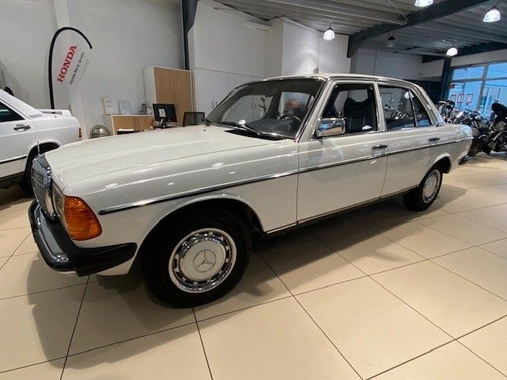 Mercedes-Benz 200 1979