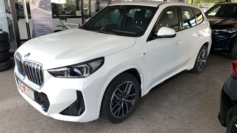 BMW iX1