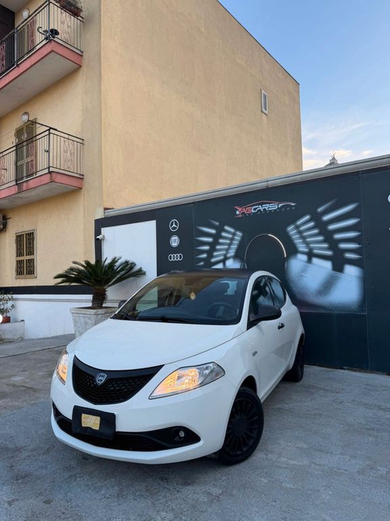 Lancia Ypsilon