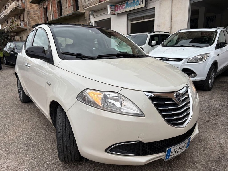 Lancia Ypsilon