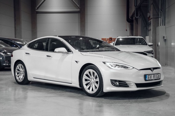 Tesla Model S 2020