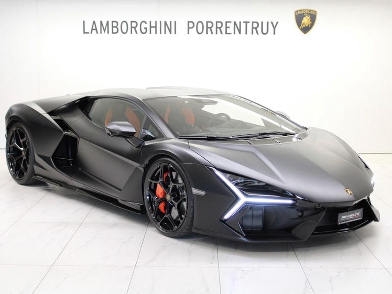 Lamborghini Revuelto