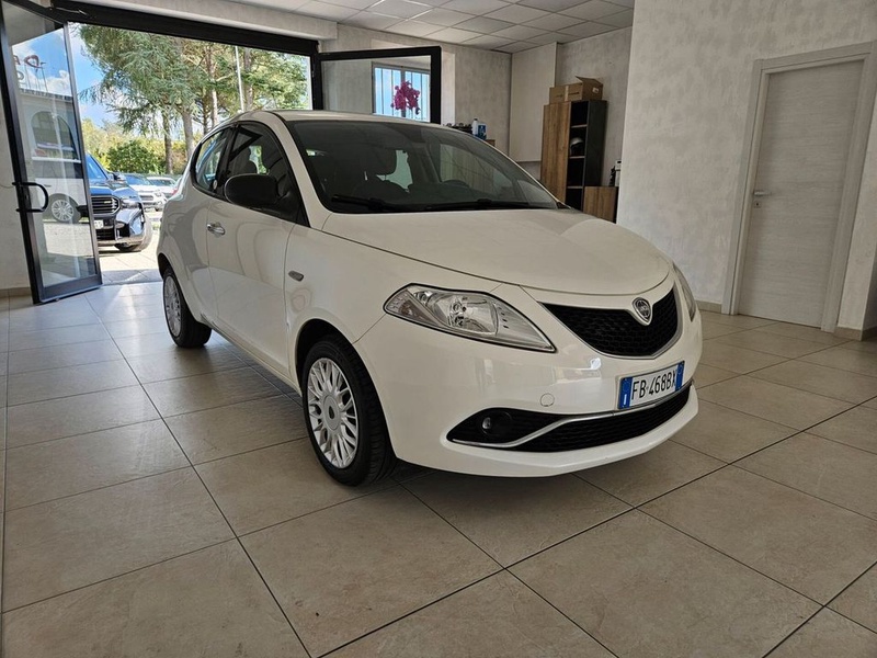 Lancia Ypsilon