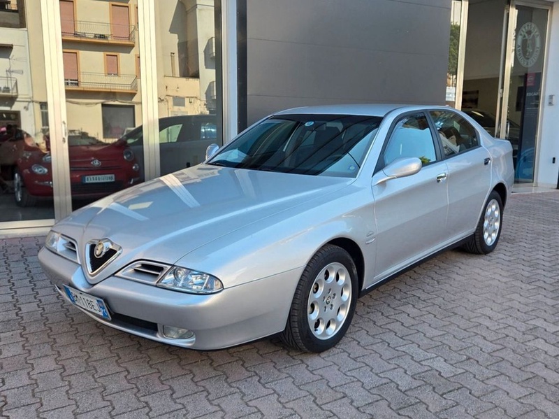 Alfa Romeo 166