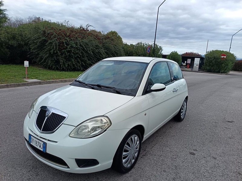 Lancia Ypsilon
