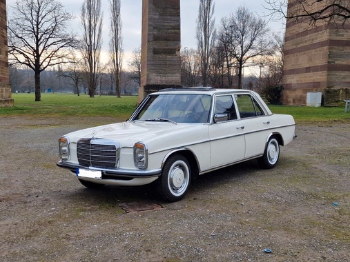 Mercedes-Benz 230 1975
