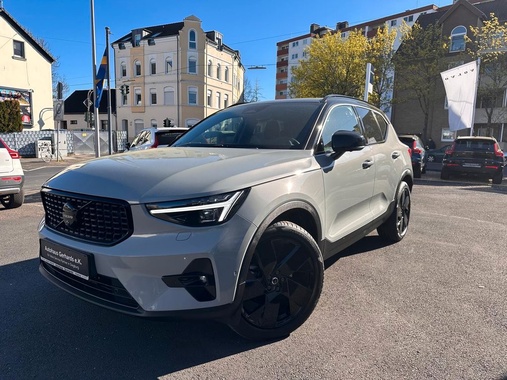Volvo XC40 2025