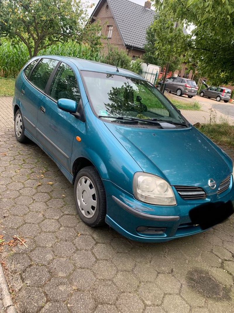 Nissan Almera Tino