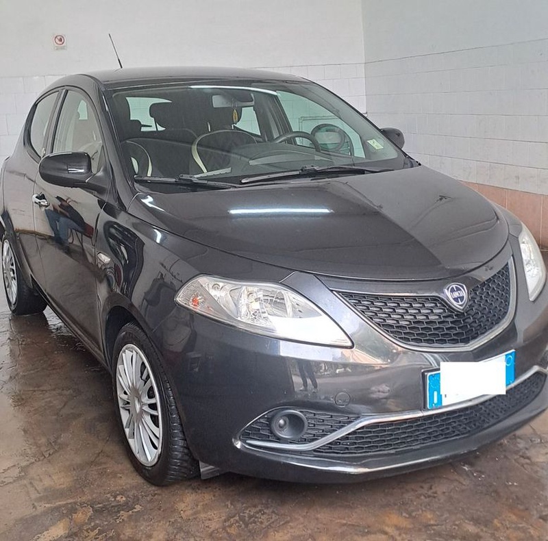 Lancia Ypsilon