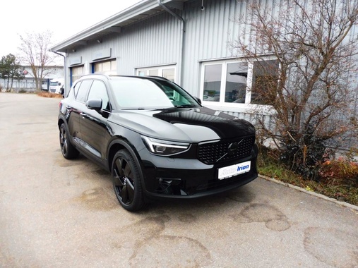 Volvo XC40 2025