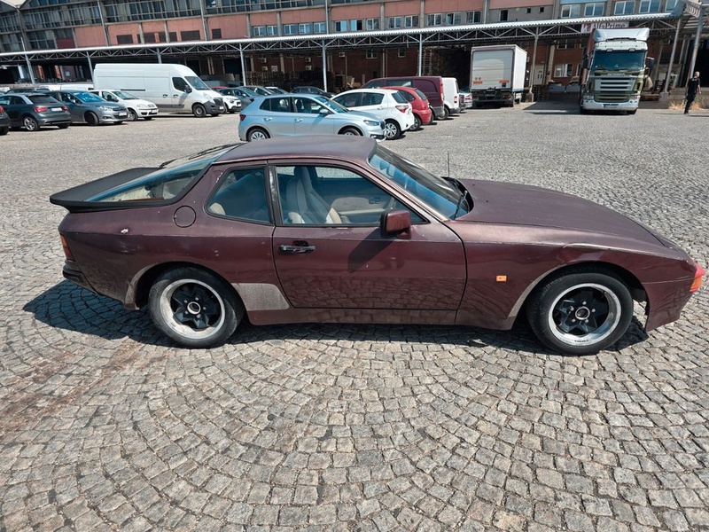 Porsche 944