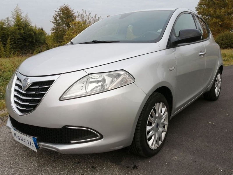 Lancia Ypsilon