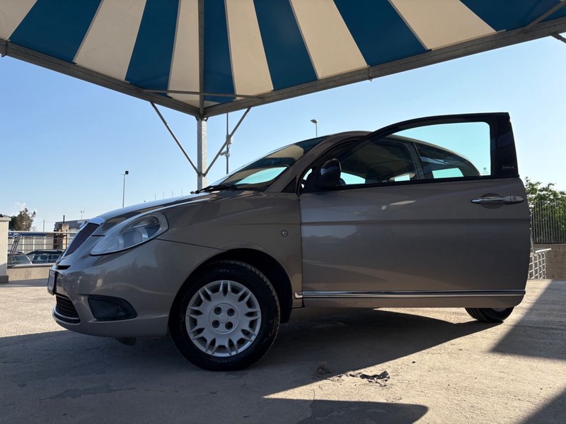 Lancia Ypsilon
