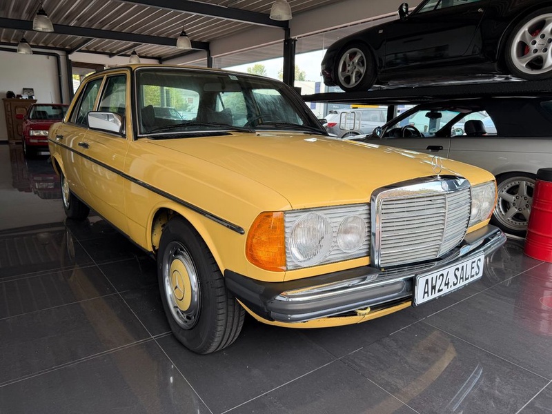 Mercedes-Benz 230