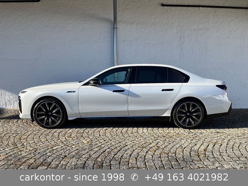 BMW i7