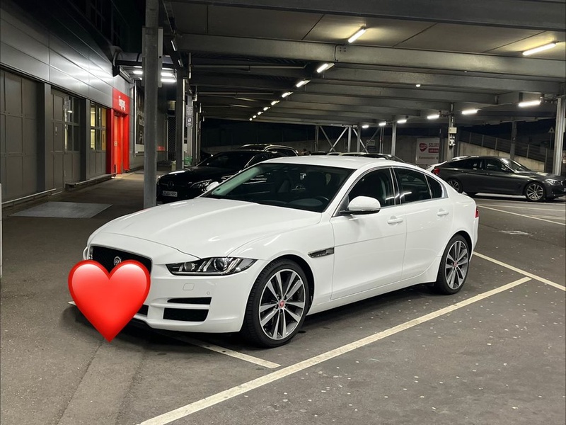 Jaguar XE